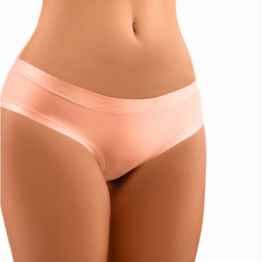 Peach Seamless Low-Rise Panties